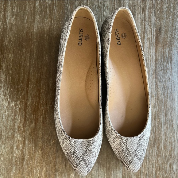 Susina faux snakeskin low wedge - Picture 8 of 9